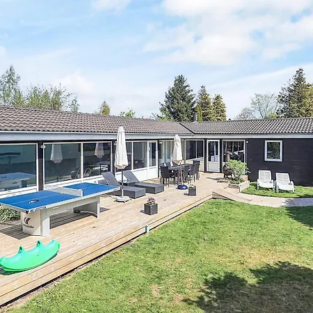 4 Star In Vaeggerlose Bøtø By